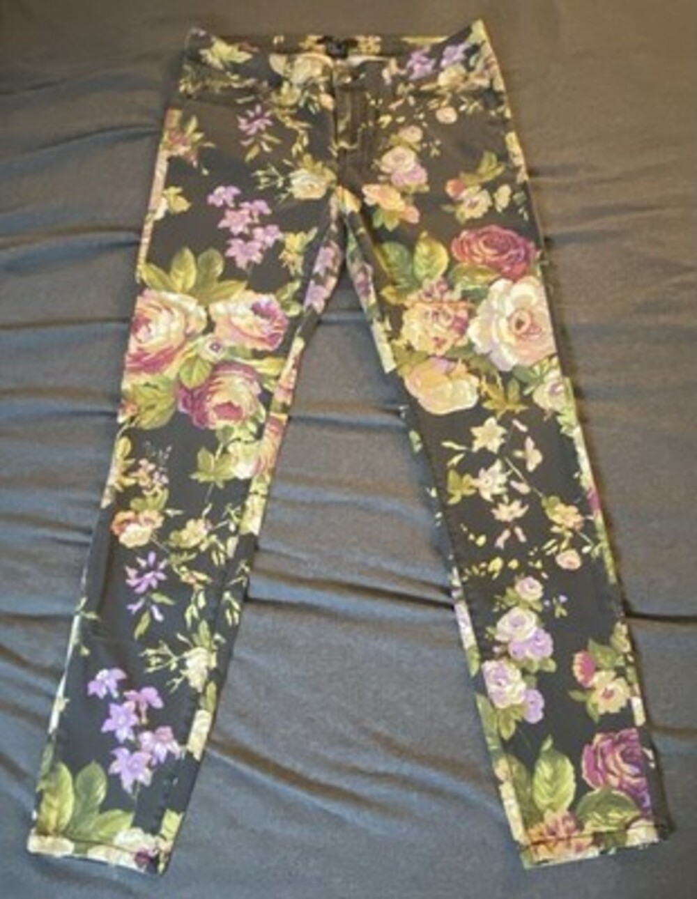 31- ForEver 21 Women’s Jeans Flower Print Size 30